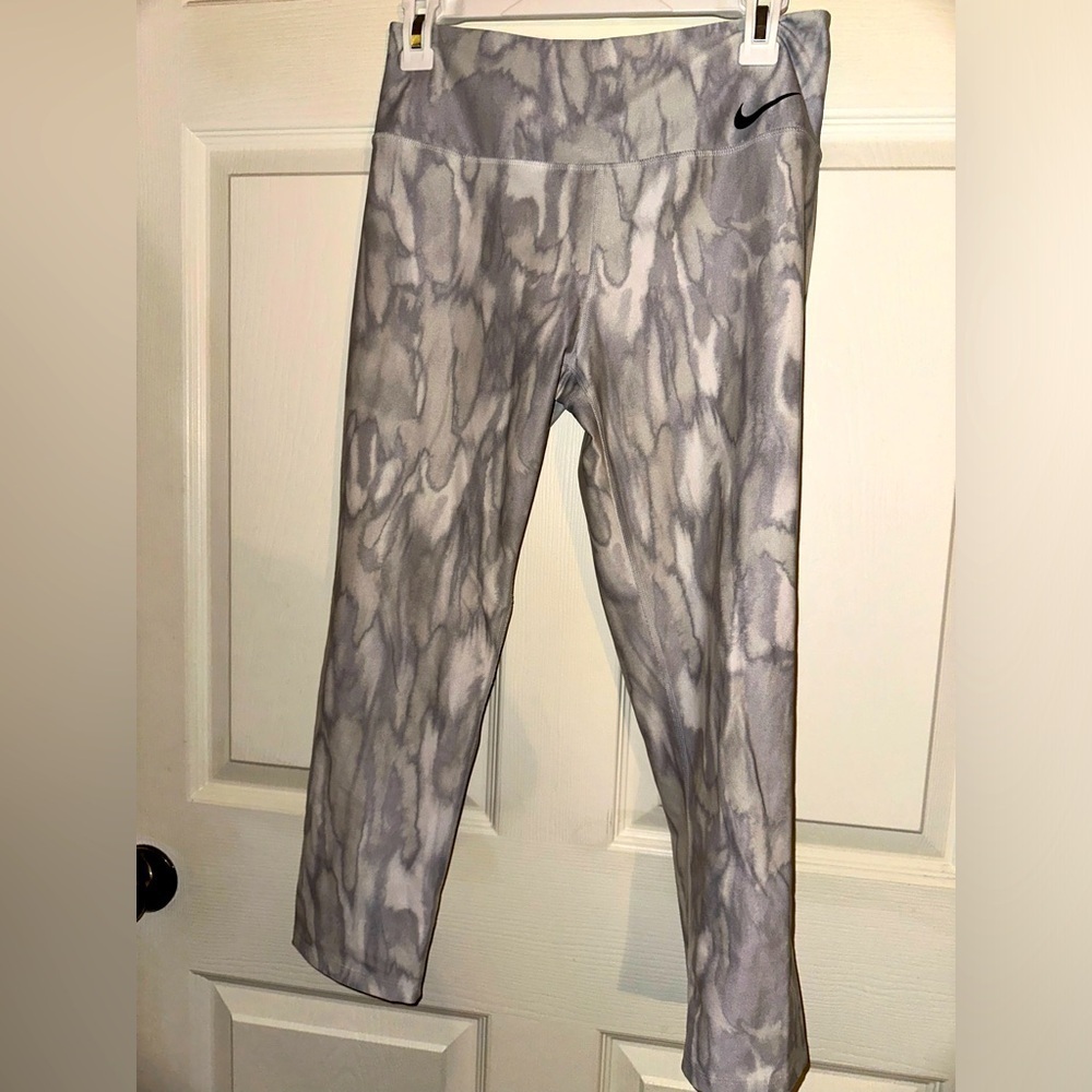 Nike women’s grey dri fit watercolor leggings M gym athleisure athletic